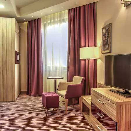 Хотел By Ihg 4*