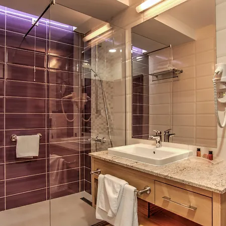 By Ihg Hotel 4*