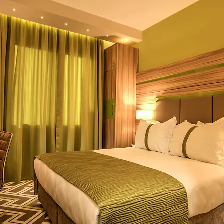 By Ihg 4*