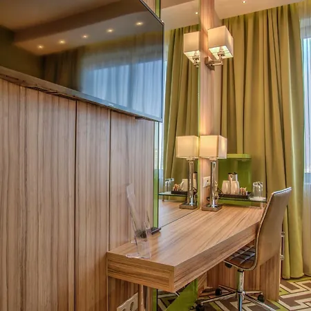 Hotel By Ihg