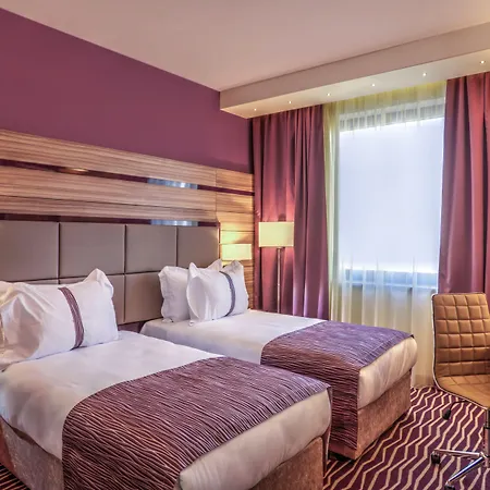 Готель By Ihg 4*