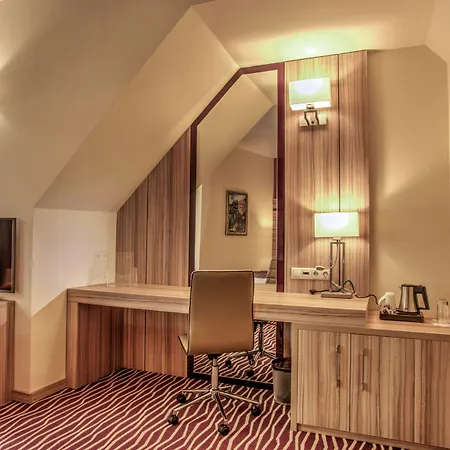 By Ihg 4*
