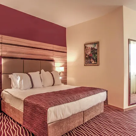 Готель By Ihg 4*
