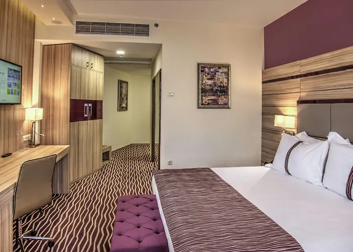 By Ihg Ξενοδοχείο