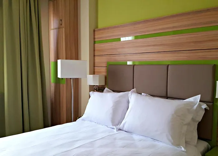 By Ihg Ξενοδοχείο